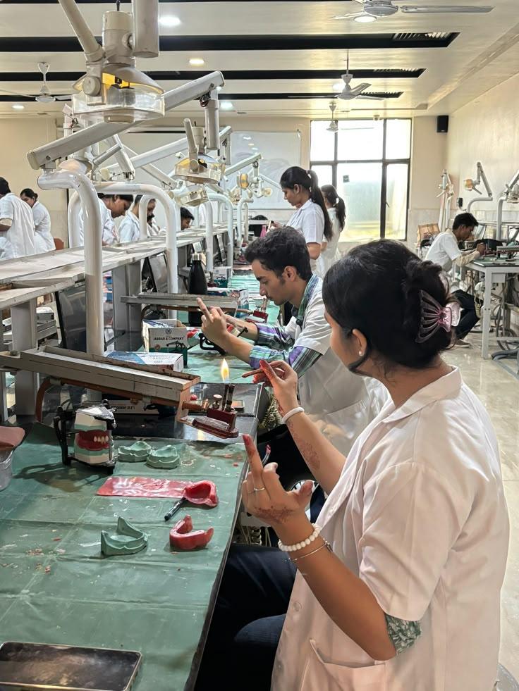 भारत के टॉप dental college कौन से है?  2025 में कैसे एडमिशन के लिए करे चुनाव।