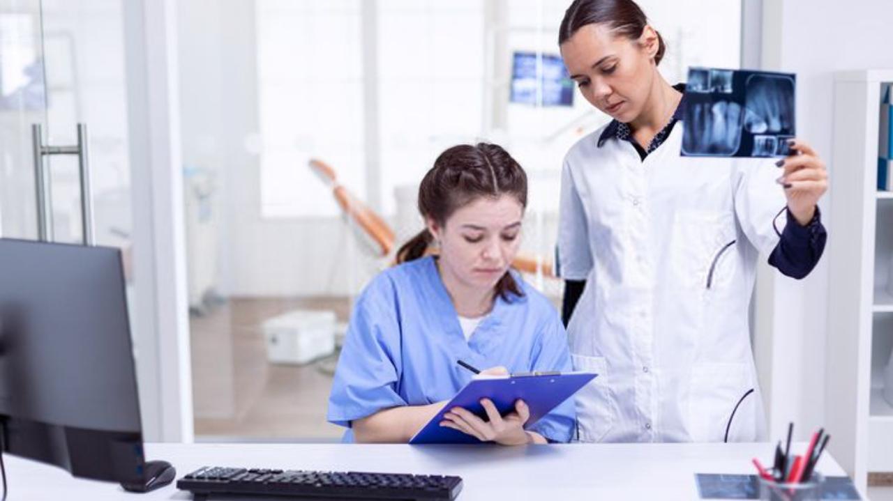 Experienced Dental Lab Team – UjoDent में भारत के सबसे भरोसेमंद डेंटल टेक्नीशियन